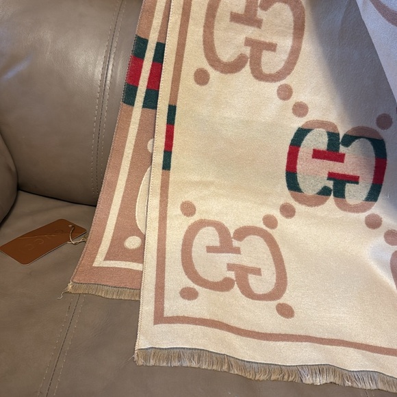 NWT Gucci throw shall. Super soft. 72 inches long extremely soft perfect conditi - Picture 9 of 9